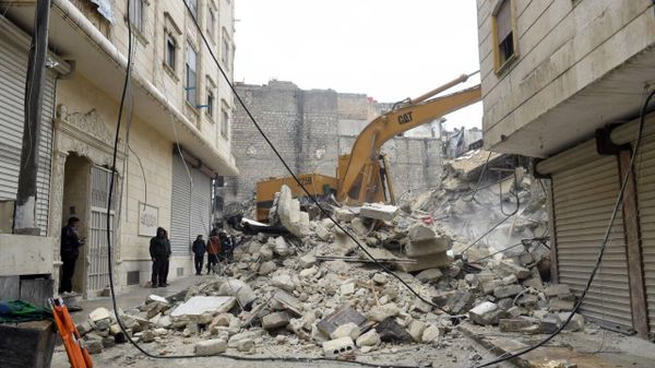 Construction equipment is used to clear debris as the search for survivors continues, in the aftermath of the earthquake, in Aleppo, Syria. - Sputnik International