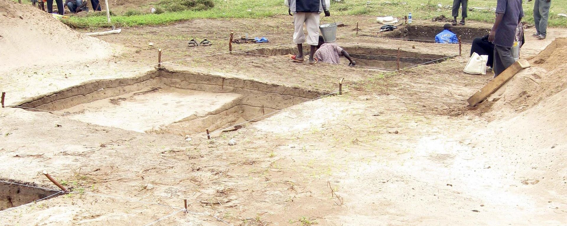 Archaeologists from the National Museums of Kenya and China work on the site of excavation at Mambrui Ruins in Malindi, Kenya, 200km north of Mombasa, Friday Aug. 13, 2010. Archaeologists from the National Museums of Kenya and China work on the site of excavation at Mambrui Ruins in Malindi, Kenya, 200km north of Mombasa, Friday Aug. 13, 2010. - Sputnik International, 1920, 10.02.2023