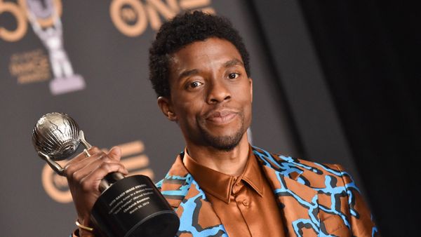 Outstanding Actor in a Motion Picture for Black Panther Chadwick Boseman poses with his award in the press room during the 50th NAACP Image awards at the Dolby theatre on March 30, 2019 in Los Angeles. - Sputnik International