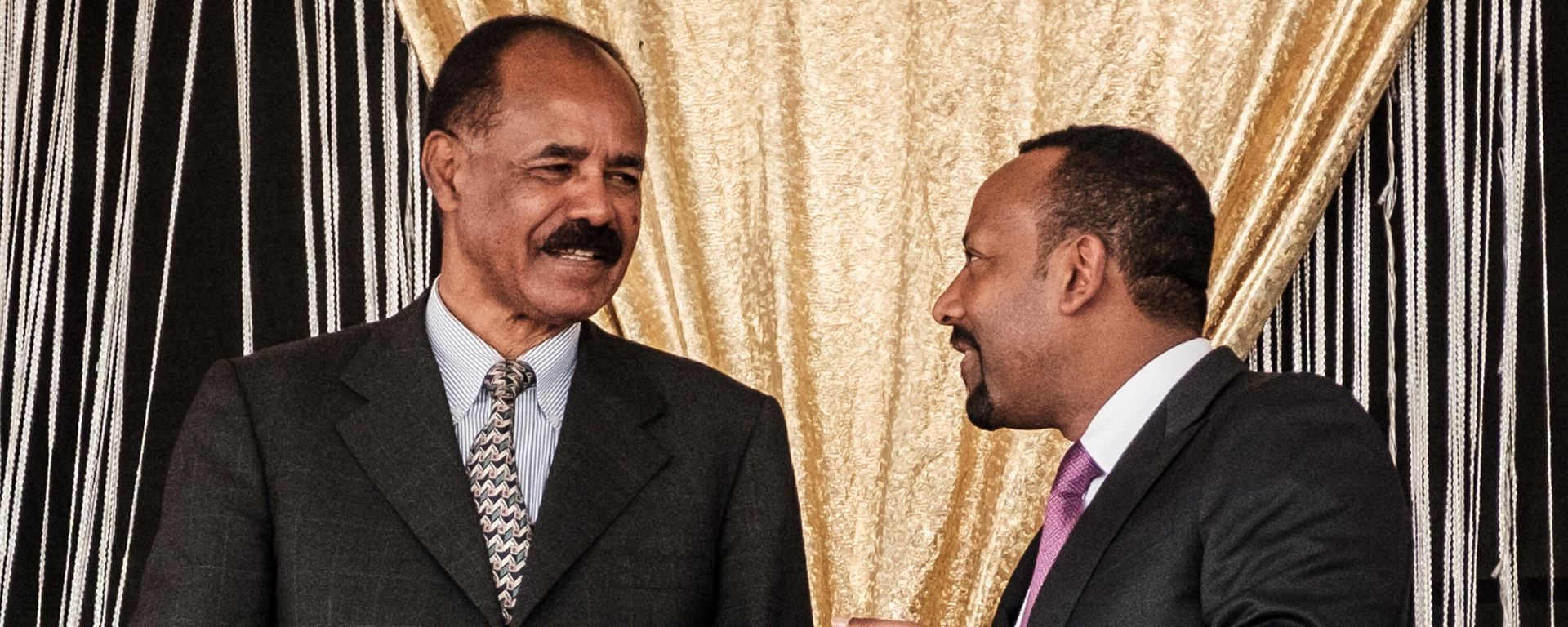 Eritrea's President Isaias Afwerki (L) and Ethiopia's Prime Minister Abiy Ahmed talk during the inauguration of the Tibebe Ghion Specialized Hospital in Bahir Dar, northern Ethiopia, on November 10, 2018. Eritrea's President Isaias Afwerki (L) and Ethiopia's Prime Minister Abiy Ahmed talk during the inauguration of the Tibebe Ghion Specialized Hospital in Bahir Dar, northern Ethiopia, on November 10, 2018. - Sputnik International, 1920, 13.02.2023
