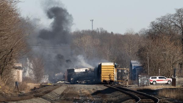 Smoke rises from a derailed cargo train in East Palestine, Ohio, on February 4, 2023. - Sputnik International