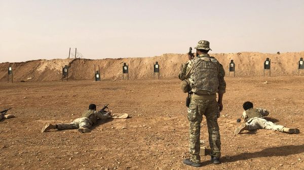 Members of the Maghawir al-Thawra Syrian opposition group receive firearms training from U.S. Army Special Forces soldiers at the al-Tanf military outpost in southern Syria on Monday, Oct. 22, 2018. - Sputnik International