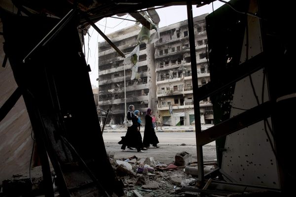 Young women walk in Tripoli Street, the center of fighting between the rebels and Muammar Gaddafi's forces in Misrata, Libya, on Sunday 22 May 2011.   - Sputnik International