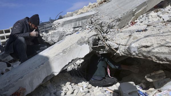 People try to remove their furniture and household appliances out of a collapsed building following a devastating earthquake in the town of Jinderis, Aleppo province, Syria, Tuesday, February 14, 2023.  - Sputnik International