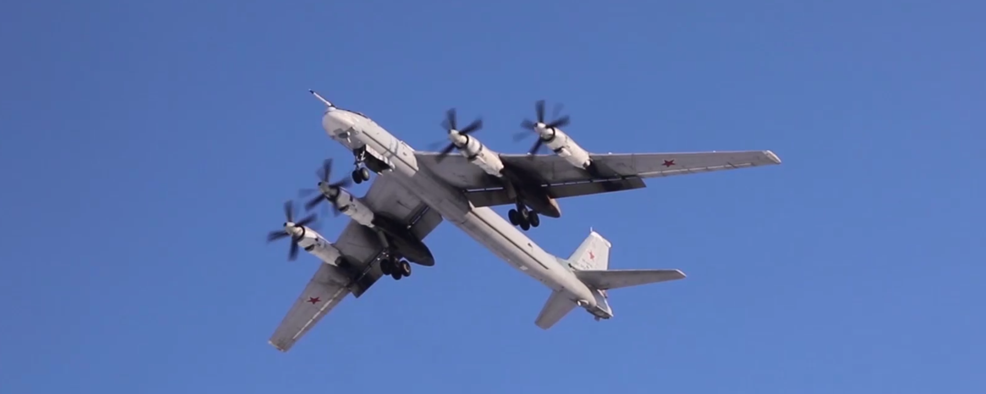 Tu-95MS bomber on patrol in the Russian Far East, Wednesday, February 15, 2023. Screengrab of Russian Defense Ministry video. Tu-95MS bomber on patrol in the Russian Far East, Wednesday, February 15, 2023. Screengrab of Russian Defense Ministry video. - Sputnik International, 1920, 15.02.2023