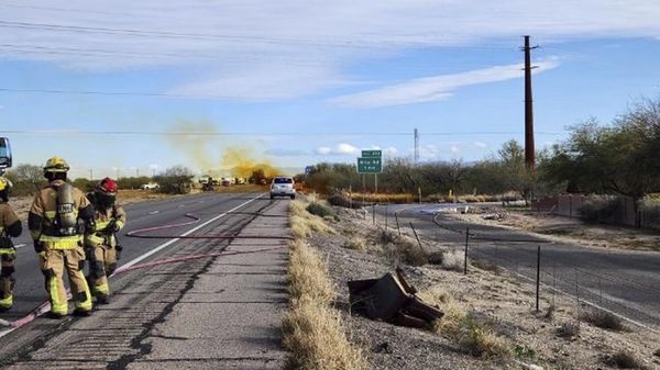 This image provided by the Arizona Department of Public Safety shows what the department says was an accident involving a commercial tanker truck that caused a hazardous material to leak onto Interstate 10 outside Tucson, Arizona - Sputnik International