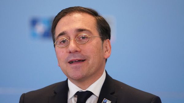 Spain's Foreign Minister Jose Manuel Albares Bueno speaks with journalists as he arrives for a meeting of NATO Foreign Ministers on November 29, 2022 in Bucharest, Romania. - Sputnik International