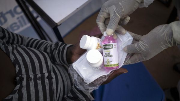 Nurse Nomautanda Siduna gives hand sanitizer and antiretroviral drugs to a patient in Ngodwana, South Africa, Thursday, July 2, 2020 - Sputnik International