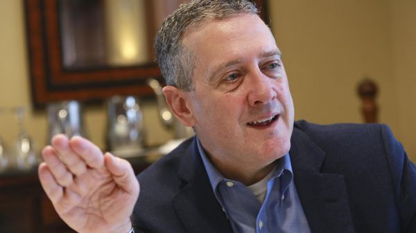 In this Nov. 19, 2019, photo James Bullard, president of the St. Louis Federal Reserve Bank, gestures during an interview in Richmond, Va. - Sputnik International
