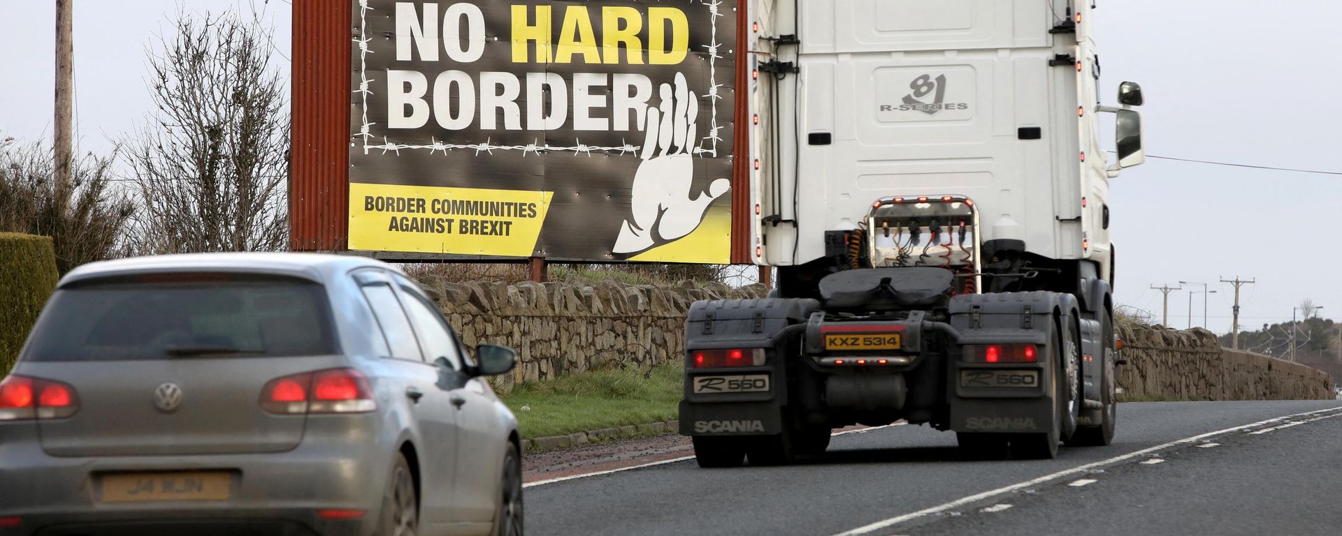 Traffic passes a No Hard Border anti-Brexit, pro-Irish unity billboard as it crosses the border road between Newry in Northern Ireland, on February 1, 2020, and Dundalk in the Republic of Ireland. Traffic passes a No Hard Border anti-Brexit, pro-Irish unity billboard as it crosses the border road between Newry in Northern Ireland, on February 1, 2020, and Dundalk in the Republic of Ireland. - Sputnik International, 1920, 28.02.2023