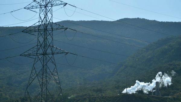 Vapour rises from part of a plant next to installed pylons transmitting energy from the ol-Karia geothermal power generation complex that lies on the floor of the Kenyan Rift Valley, near the shores of Lake Naivasha (approx.120 kilometers north-east of capital, Nairobi) .  - Sputnik International