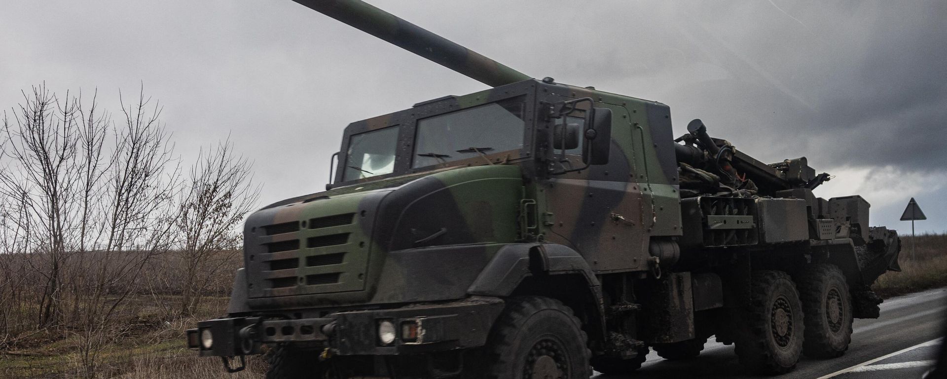 This photograph taken in eastern Ukraine on December 28, 2022 shows a CAESAR self-propelled howitzer - Sputnik International, 1920, 06.03.2023