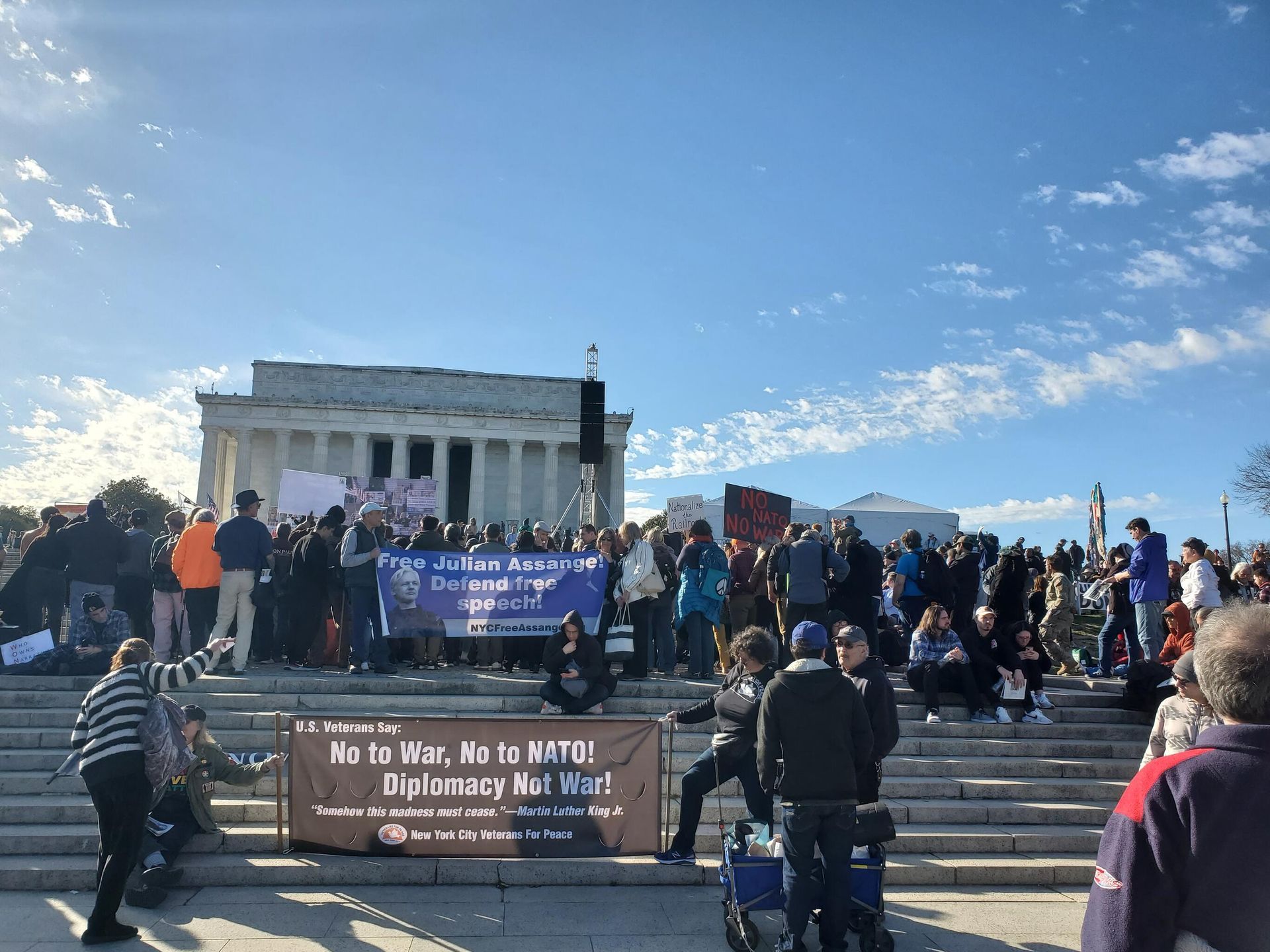 Protesters gather in front of the Lincoln Memorial for the Rage Against the War Machine rally on February 19, 2023 Protesters gather in front of the Lincoln Memorial for the Rage Against the War Machine rally on February 19, 2023 - Sputnik International, 1920, 20.02.2023