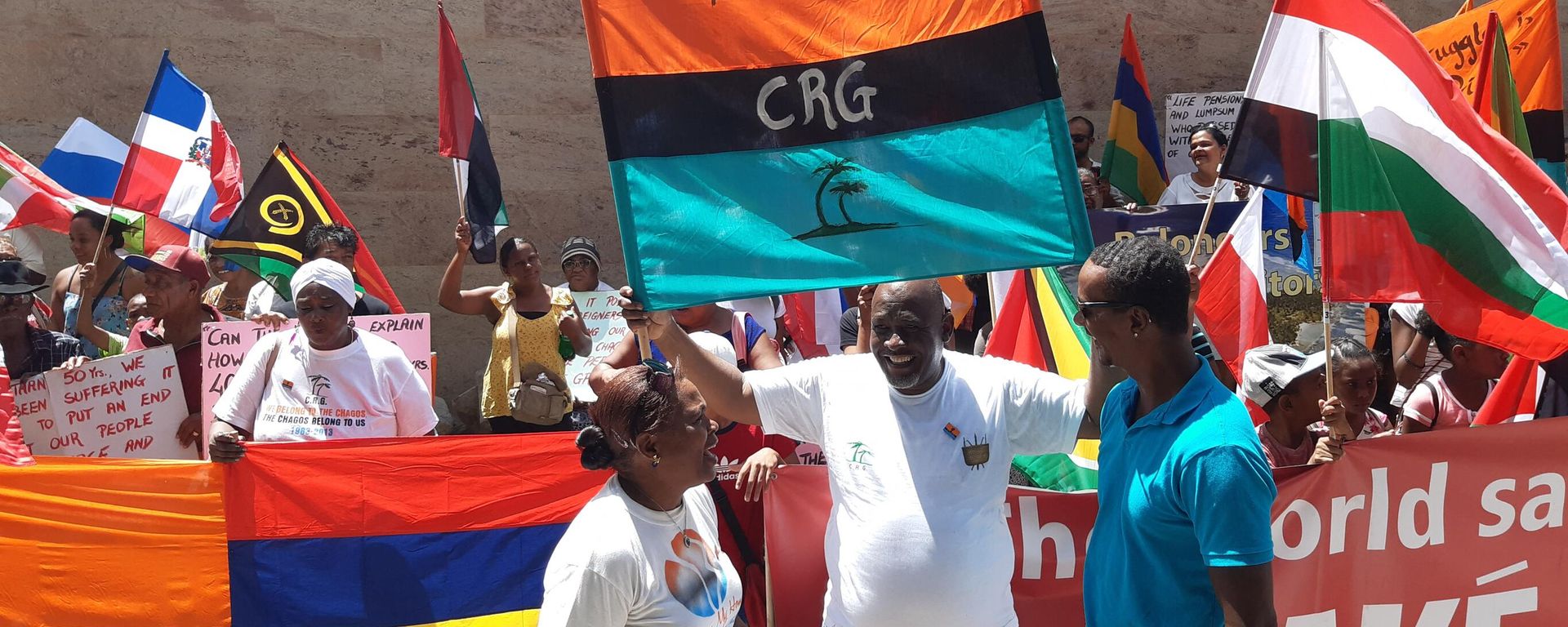 Demonstrators from the Chagos Islands protested at a British defiance of a United Nations deadline to end their illegal occupation of the Indian Ocean archipelago in Port Louis on November 22, 2019. Demonstrators from the Chagos Islands protested at a British defiance of a United Nations deadline to end their illegal occupation of the Indian Ocean archipelago in Port Louis on November 22, 2019. - Sputnik International, 1920, 20.02.2023