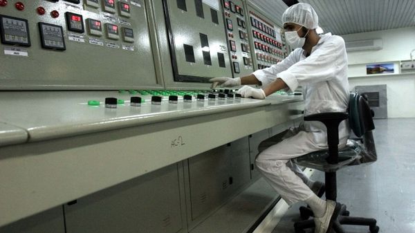 Сотрудник на иранском предприятии по переработке урана  - Sputnik International