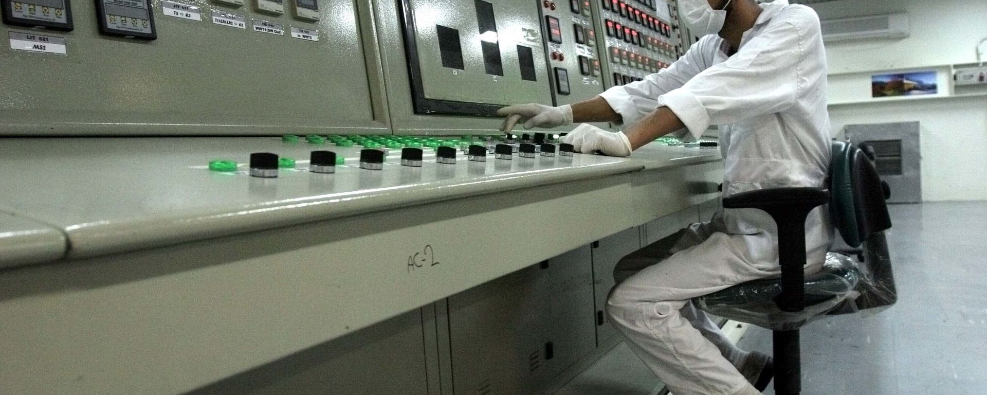 Сотрудник на иранском предприятии по переработке урана Сотрудник на иранском предприятии по переработке урана - Sputnik International, 1920, 17.01.2024