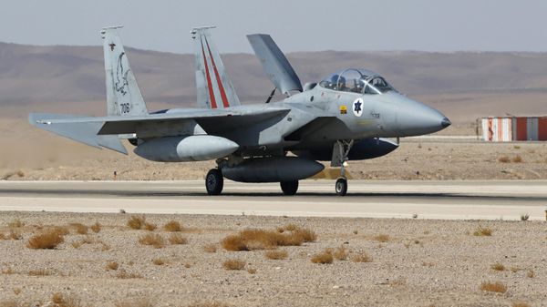 An Israeli air force F-15 fighter lands during the Blue Flag multinational air defense exercise at the Ovda Air Force Base north of the Israeli city of Eilat, on October 24, 2021 - Sputnik International