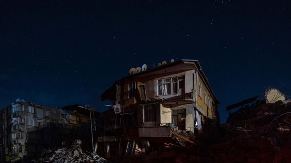 This photograph shows a partially damaged building in Antakya, southern Turkey on February 20, 2023, after a 6,4-magnitude second earthquake hit the Hatay province in southern Turkey, in Antakya, on February 20, 2023, two weeks after a 7,8-magnitude one hit the first time the same region - Sputnik International