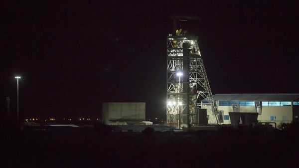 The headgear of the mineshaft is illuminated, Thursday, Feb 1, 2018, where more than 900 miners from the Sibanye-Stillwater's Beatrix mine near Welkom, South Africa, were trapped for about 31 hours. - Sputnik International
