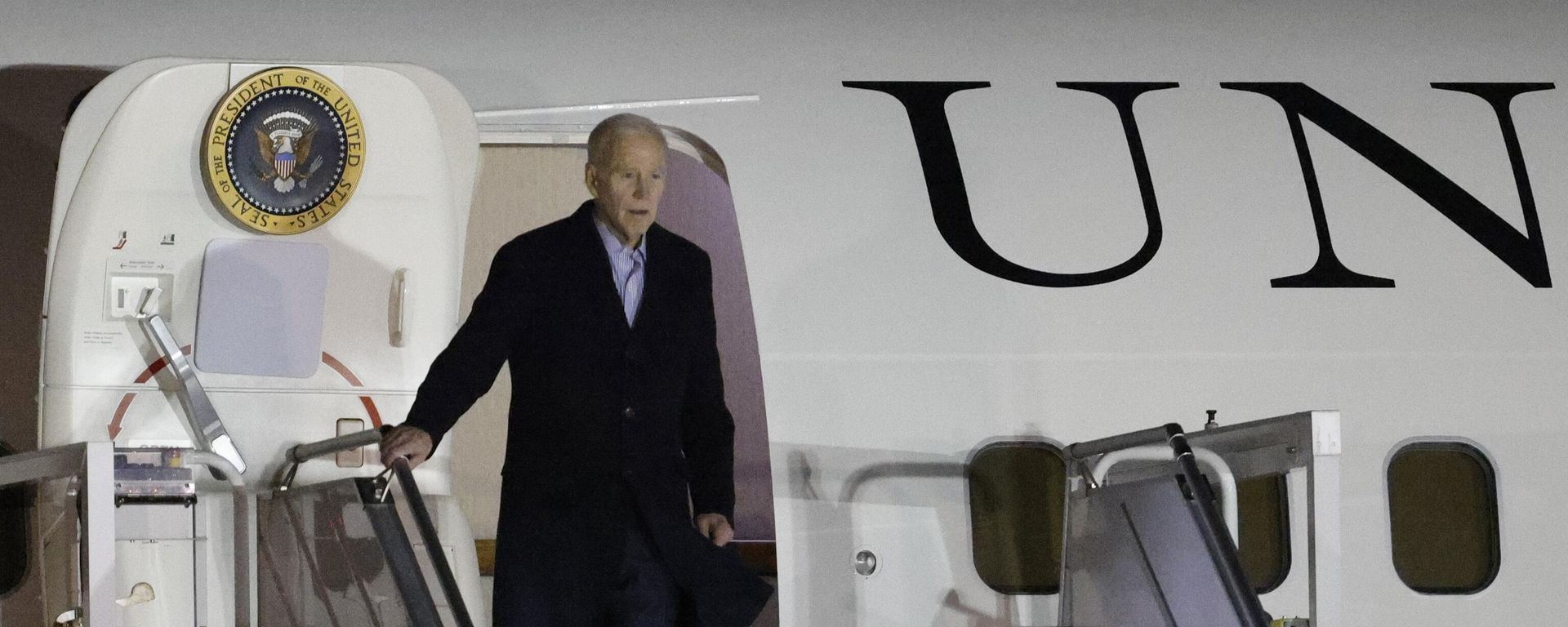 President Joe Biden arrives at a military airport in Warsaw, Poland President Joe Biden arrives at a military airport in Warsaw, Poland - Sputnik International, 1920, 21.02.2023