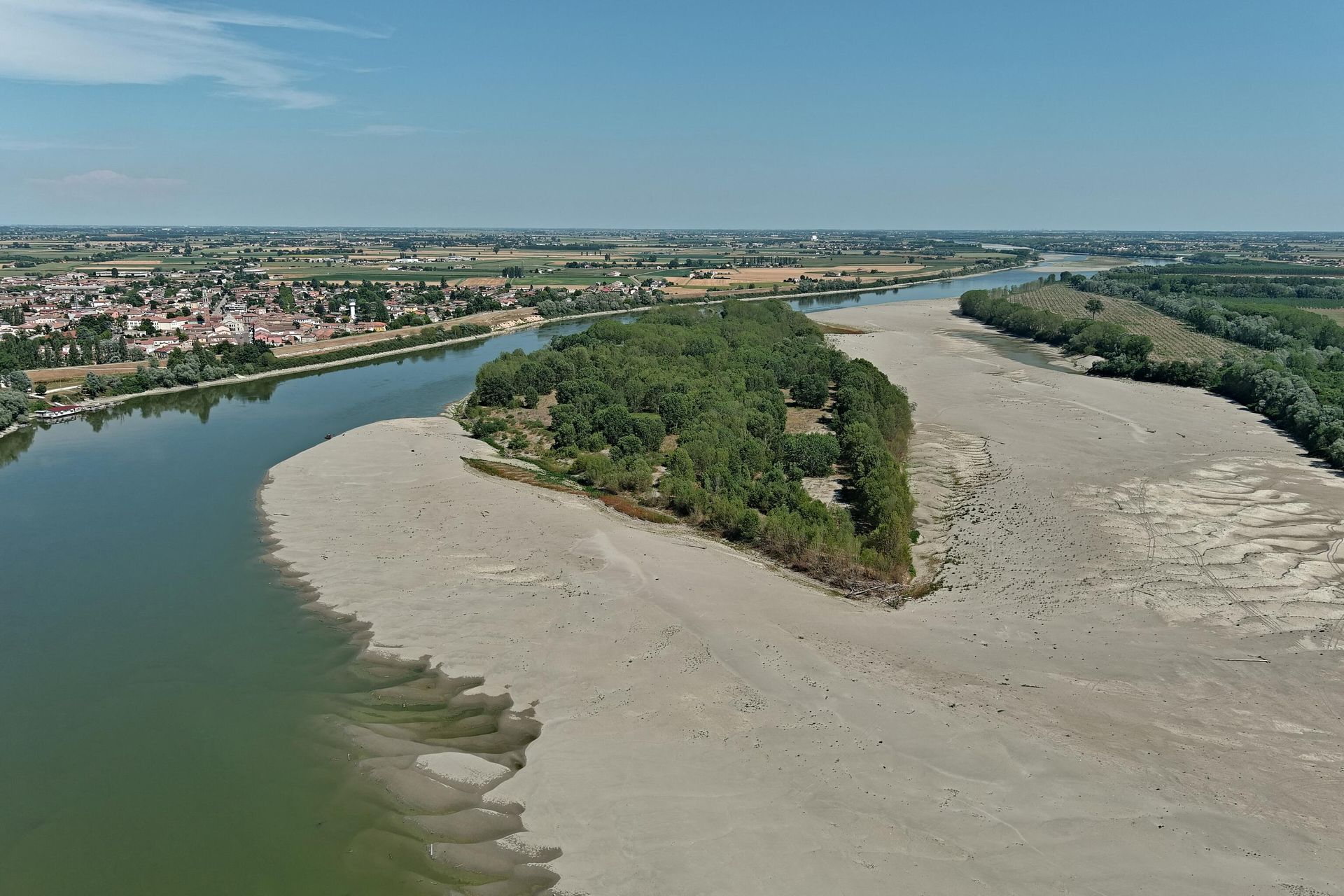 The Po River in the area of the municipality of Castelmassa, in the region of Veneto, were water is rationed amid the worst drought to affect northern Italy’s rivers in 70 years. The Po River in the area of the municipality of Castelmassa, in the region of Veneto, were water is rationed amid the worst drought to affect northern Italy’s rivers in 70 years. - Sputnik International, 1920, 22.02.2023