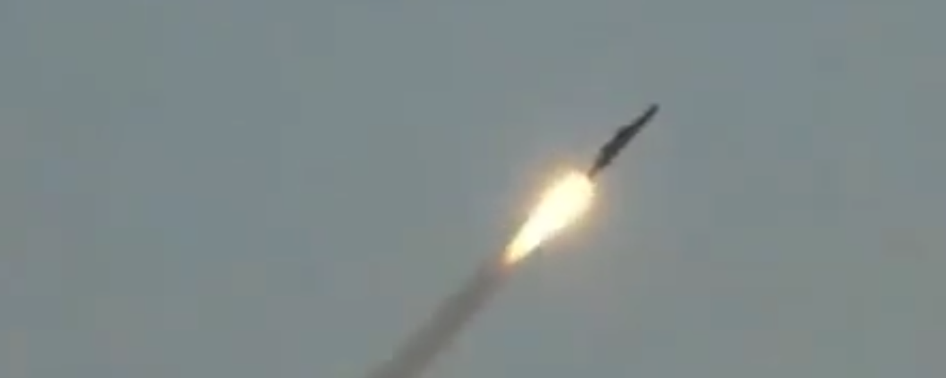 Screenshot captures image of Iran's new cruise missile capable of reaching a controlled distance of 1,650 kilometers. - Sputnik International, 1920, 29.05.2023