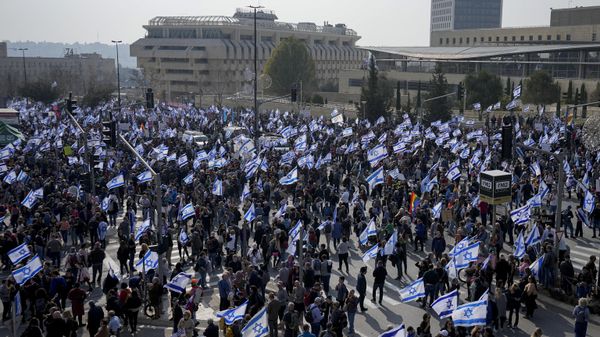 Israelis wave the national flag during a protest against plans by Prime Minister Benjamin Netanyahu's new government to overhaul the judicial system outside the Knesset, Israel's parliament in Jerusalem, Monday, Feb. 20, 2023 - Sputnik International