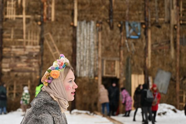 In Russia, Maslenitsa was always celebrated widely and noisily: blini were baked, people rode on sleds (troikas), mass festivities were held. - Sputnik International