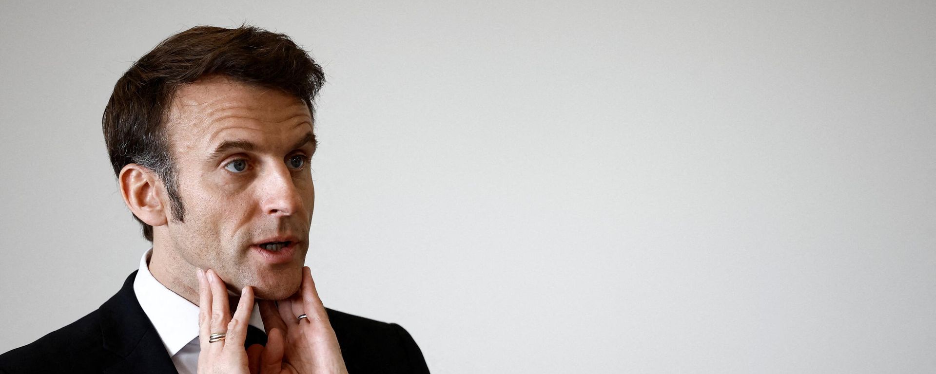 French President Emmanuel Macron gestures as he speaks with schoolchildren in a classroom during a prevention session on the papillomavirus (HPV infection) as he visits the Jean Lartaut Middle School in Jarnac, western France, on February 28, 2023 - Sputnik International, 1920, 01.03.2023