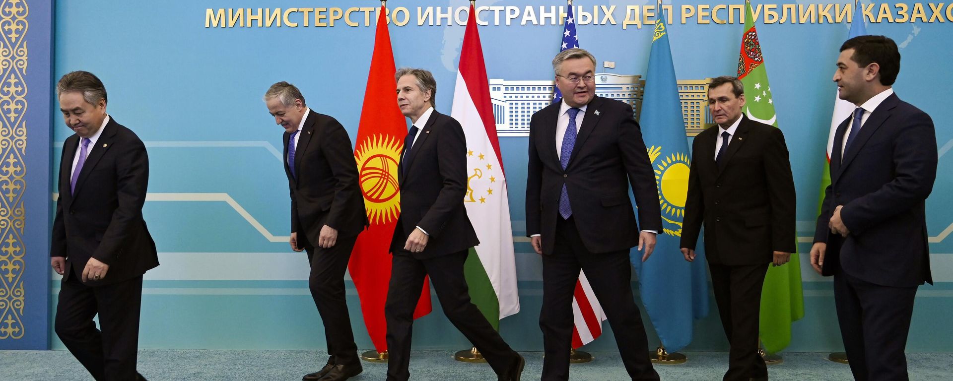 From left: Kyrgyzstan's Foreign Minister Jeenbek Kulubaev, Tajikistan's Foreign Minister Sirojiddin Muhriddin, US Secretary of State Antony Blinken, Kazakhstan's Foreign Minister Mukhtar Tleuberdi, Turkmenistan's Foreign Minister Rashid Meredow and Uzbekistan's Foreign Minister Bakhtiyor Saidov participate in the US-Central Asia (C5+1) foreign ministerial meeting at the Ministry of Foreign Affairs in Astana , Kazakhstan, Tuesday, Feb. 28, 2023. From left: Kyrgyzstan's Foreign Minister Jeenbek Kulubaev, Tajikistan's Foreign Minister Sirojiddin Muhriddin, US Secretary of State Antony Blinken, Kazakhstan's Foreign Minister Mukhtar Tleuberdi, Turkmenistan's Foreign Minister Rashid Meredow and Uzbekistan's Foreign Minister Bakhtiyor Saidov participate in the US-Central Asia (C5+1) foreign ministerial meeting at the Ministry of Foreign Affairs in Astana , Kazakhstan, Tuesday, Feb. 28, 2023. - Sputnik International, 1920, 01.03.2023