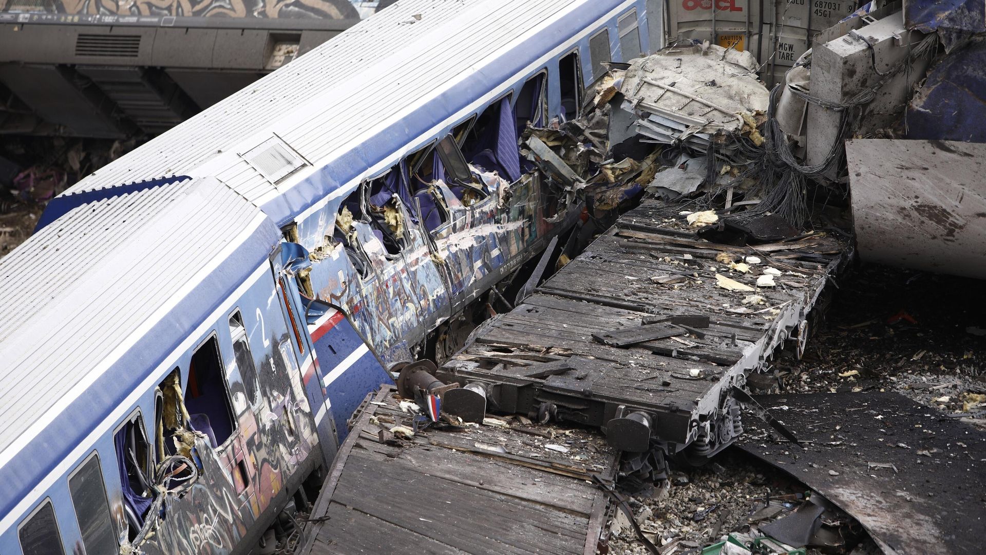 Debris of trains lie on the rail lines after a collision in Tempe, about 376 kilometres (235 miles) north of Athens, near Larissa city, Greece, Wednesday, March 1, 2023. A passenger train carrying hundreds of people, including many university students returning home from holiday, collided at high speed with an oncoming freight train before midnight on Tuesday. Debris of trains lie on the rail lines after a collision in Tempe, about 376 kilometres (235 miles) north of Athens, near Larissa city, Greece, Wednesday, March 1, 2023. A passenger train carrying hundreds of people, including many university students returning home from holiday, collided at high speed with an oncoming freight train before midnight on Tuesday. - Sputnik International, 1920, 01.03.2023
