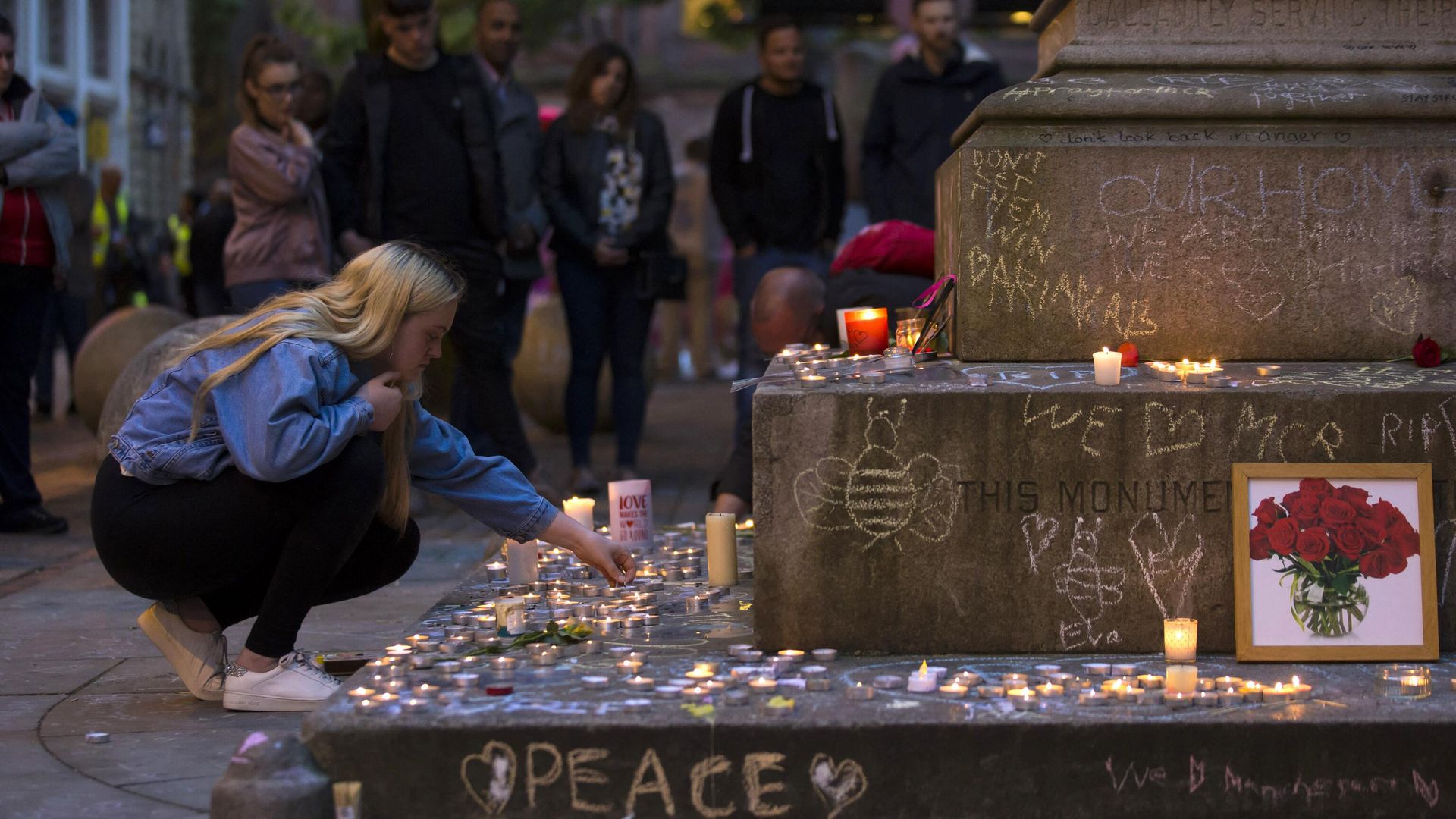 A vigil in St Ann's Square in Manchester, north west England on May 29, 2017, placed in tribute to the victims of the May 22 terror attack at the Manchester Arena. - Sputnik International, 1920, 03.03.2023