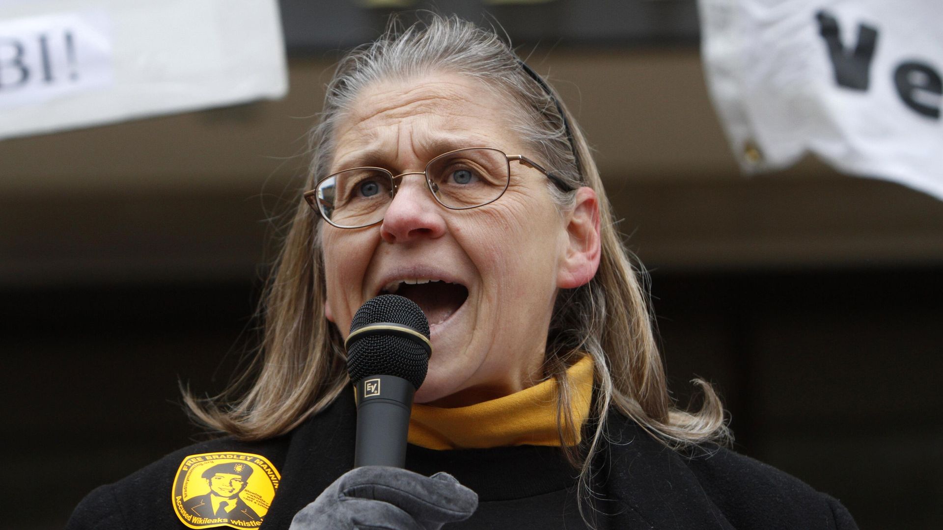 Former FBI agent Coleen Rowley speaks outside FBI headquarters in Washington, Monday, Jan. 17, 2011, during a demonstration in support of Wikileaks whistle-blower US Army Private Bradley Manning - Sputnik International, 1920, 03.03.2023