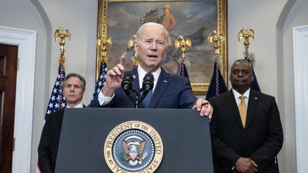 US President Joe Biden, with Secretary of State Antony Blinken (L) and Defense Secretary Lloyd Austin, speaks about the continued support of Ukraine in its fight against Russia, January 25, 2023. - Sputnik International