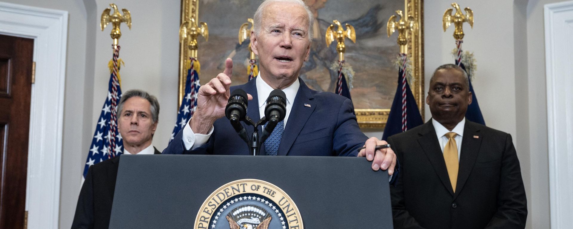 US President Joe Biden, with Secretary of State Antony Blinken (L) and Defense Secretary Lloyd Austin, speaks about the continued support of Ukraine in its fight against Russia, January 25, 2023. - Sputnik International, 1920, 03.03.2023