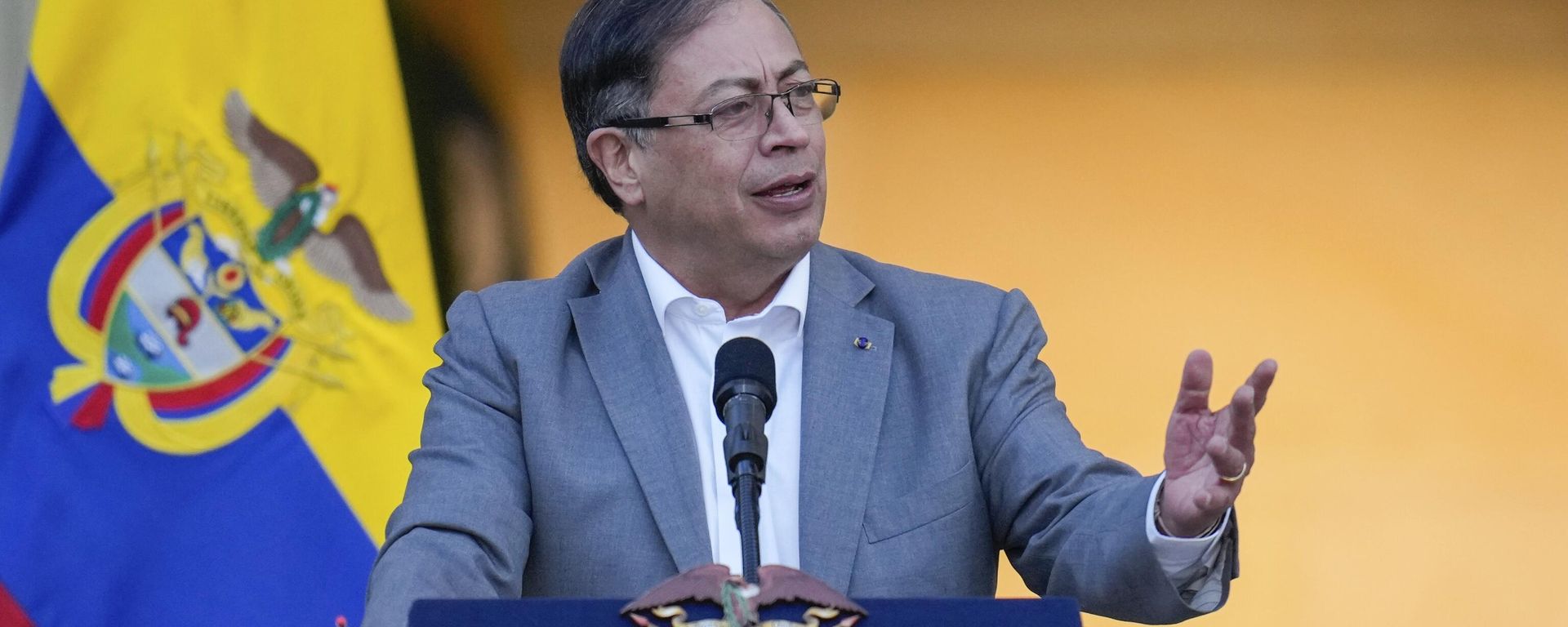Colombian President Gustavo Petro speaks to supporters before presenting to Congress a proposed bill to reform the healthcare system - Sputnik International, 1920, 04.02.2026
