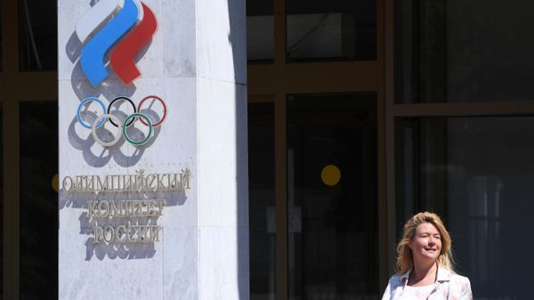 A woman outside the building of the Russian Olympic Committee (ROC) in Moscow. - Sputnik International