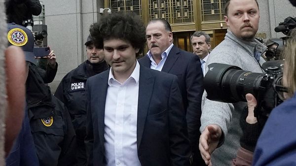 Former FTX chief executive Sam Bankman-Fried leaves Manhattan federal court, New York, January 3, 2023 - Sputnik International