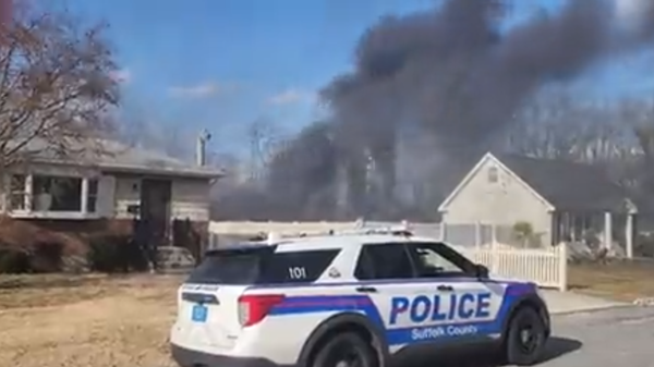Small plane crash in a Long Island neighborhood that resulted in one death and two injuries. - Sputnik International