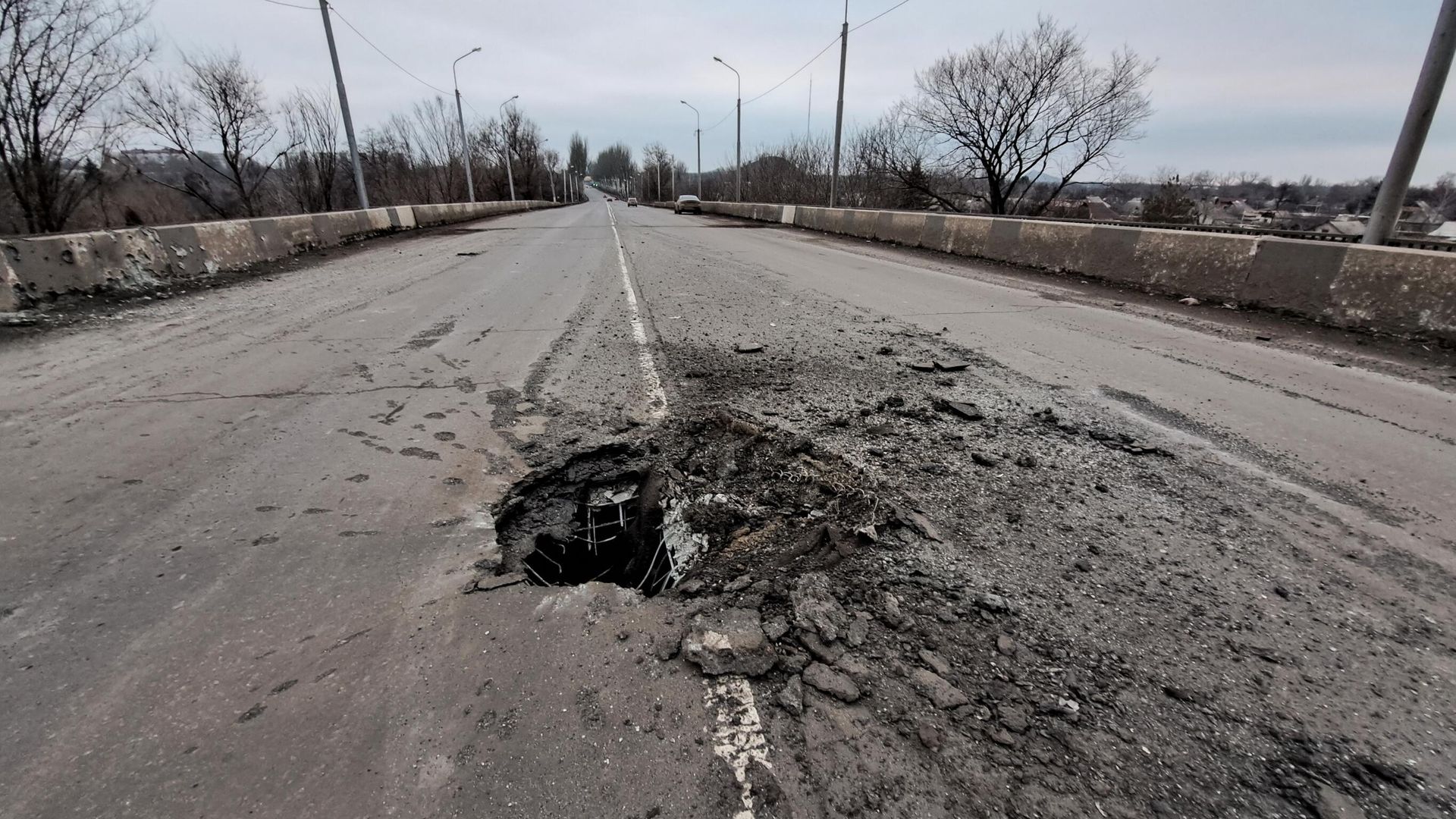 A hole is seen in the bridge's roadway after a recent shelling by Ukrainian Armed Forces in the course of Russia's military operation in Ukraine, in Donetsk A hole is seen in the bridge's roadway after a recent shelling by Ukrainian Armed Forces in the course of Russia's military operation in Ukraine, in Donetsk - Sputnik International, 1920, 15.01.2024