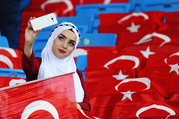 A fan of the Turkish national team before the beginning of the UEFA Nations League match with Russia.  - Sputnik International