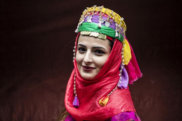 A Syrian Kurdish woman in traditional attire during the yearly ceremony celebrating "Kurdish Clothing Day".  - Sputnik International