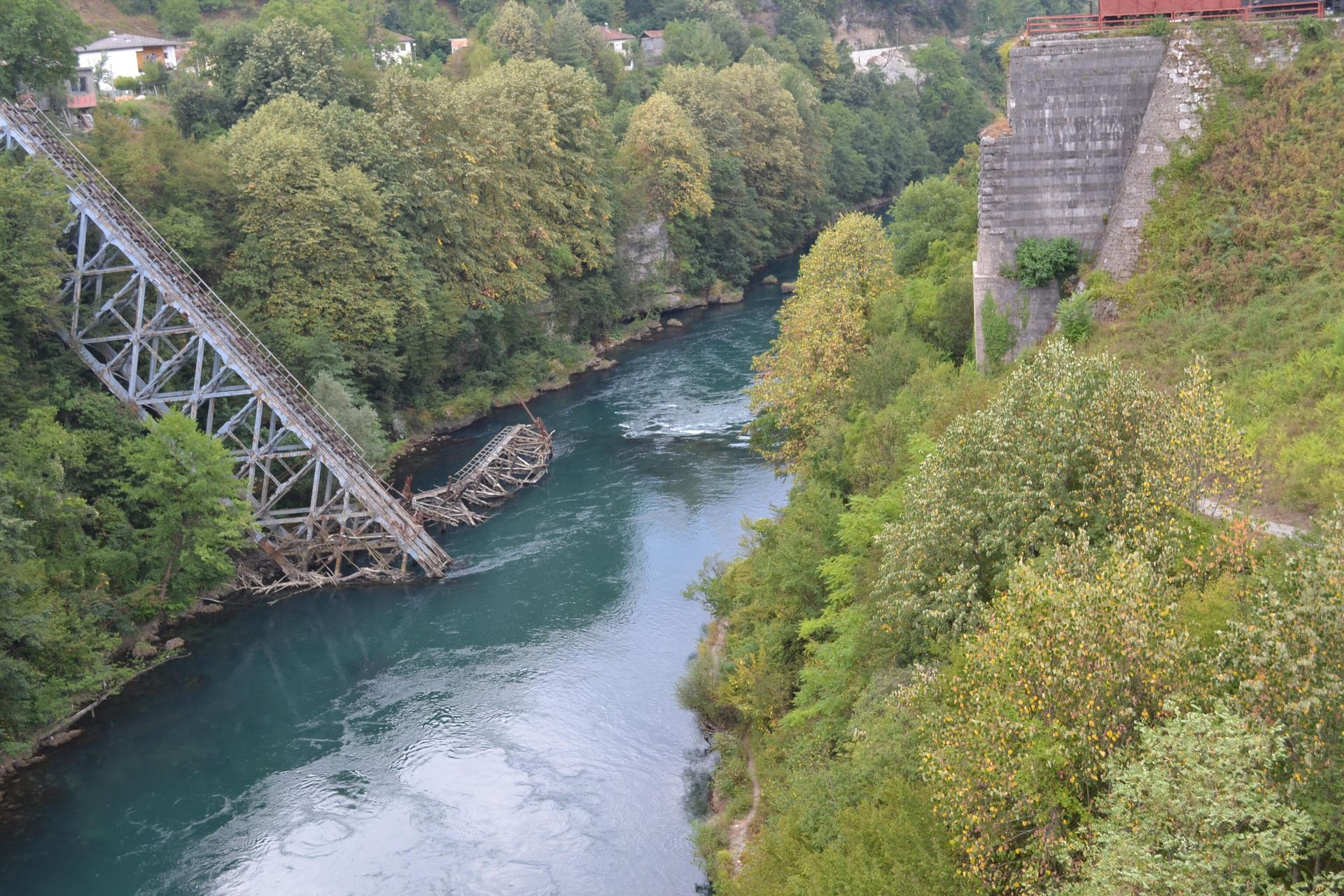The wreck of the rail bridge over the Neretva River at Jablanica, Bosnia and Herzegovina. The bridge was rebuilt by the Nazis in August 1943, after Yugoslav Partisans under Tito destroyed it the previous March. It was then blown up again in 1968 during a film about the Partisan attack. The wreck of the rail bridge over the Neretva River at Jablanica, Bosnia and Herzegovina. The bridge was rebuilt by the Nazis in August 1943, after Yugoslav Partisans under Tito destroyed it the previous March. It was then blown up again in 1968 during a film about the Partisan attack. - Sputnik International, 1920, 06.03.2023