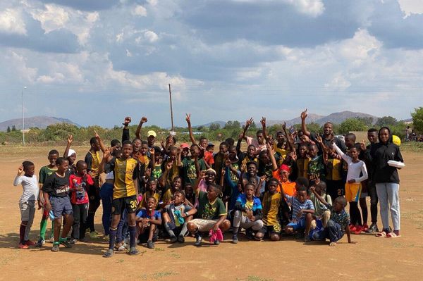 Members of the Bongoe Sport Academy, a children's football team which is part of the Angel Pooe Foundation, pose for a group photo during training. - Sputnik International