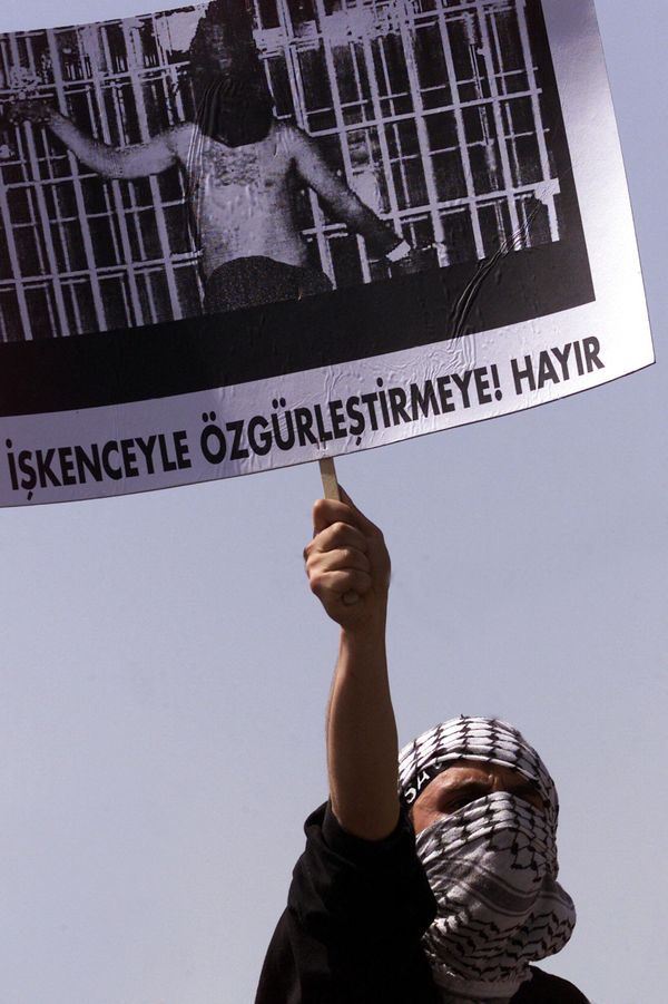 Iraqi citizens were also outraged by the events at Abu Ghraib and regularly organized demonstrations against US occupation. Abu Ghraib prisoners became impromptu martyrs to them. - Sputnik International