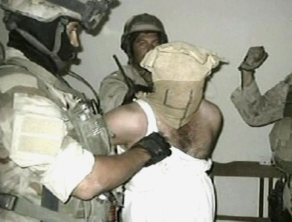 This photo allegedly shows the torture technique known as sensory deprivation, when a prisoner is blindfolded and/or deafened. The lack of sight and hearing quickly turn into nightmare. - Sputnik International