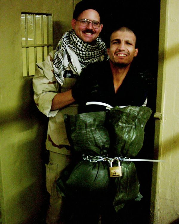 Sometimes US militants just immobilized Iraqi prisoners of war. In this picture, the prisoner of war's arms are placed in bags and tied together with plastic cuffs and a padlocked chain.  - Sputnik International