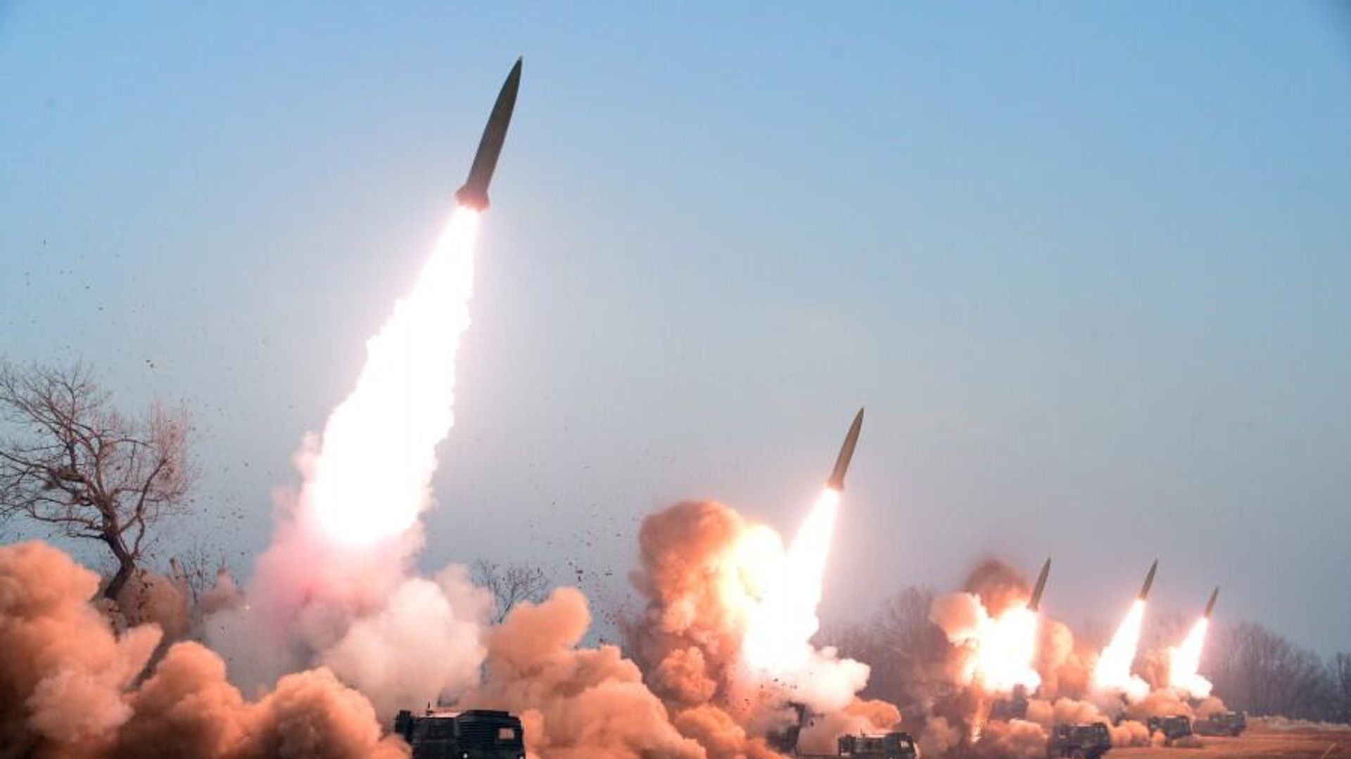 North Korean rocket artillery fire a volley of short-range ballistic missiles in a drill North Korean rocket artillery fire a volley of short-range ballistic missiles in a drill - Sputnik International, 1920, 10.03.2023