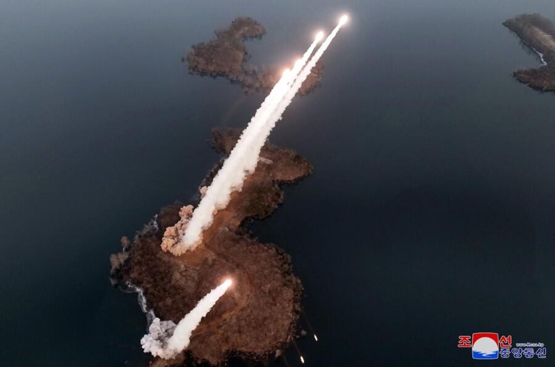Aerial view of a volley of short-range ballistic missiles fired in a DPRK weapons drill Aerial view of a volley of short-range ballistic missiles fired in a DPRK weapons drill - Sputnik International, 1920, 10.03.2023