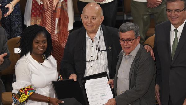 Colombia’s VP Francia Márquez, from left, José Otty Patiño, the Colombian government’s chief negotiator, Cmdr. Pablo Beltrán, chief negotiator for the ELN, and Mexico's FM Marcelo Ebrard - Sputnik International